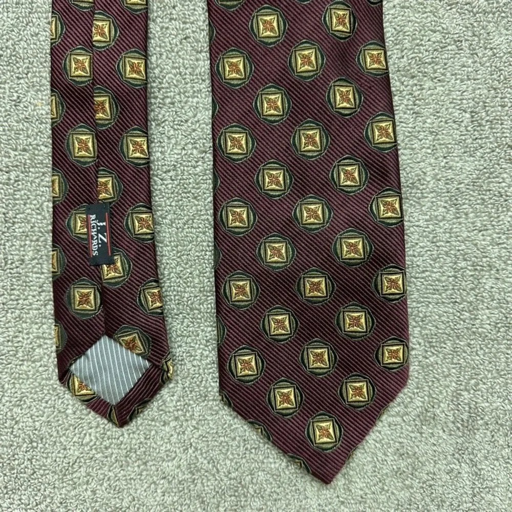 JZ Richards Mens Silk Tie Burgundy Medallion Handmade USA Wilsons 58.5in